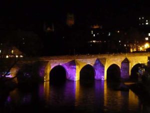 Durham Ancient Monuments - Elvet Bridge in the night = commons.wikimedia.org