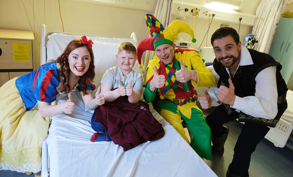 Durham Panto Stars Pop into Hospital to Spread Christmas Magic