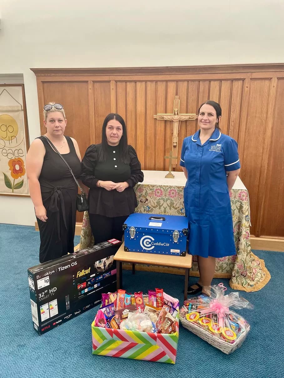 Family Donates Cuddle Cot to Darlington Memorial Hospital in Memory of Baby Bonnie