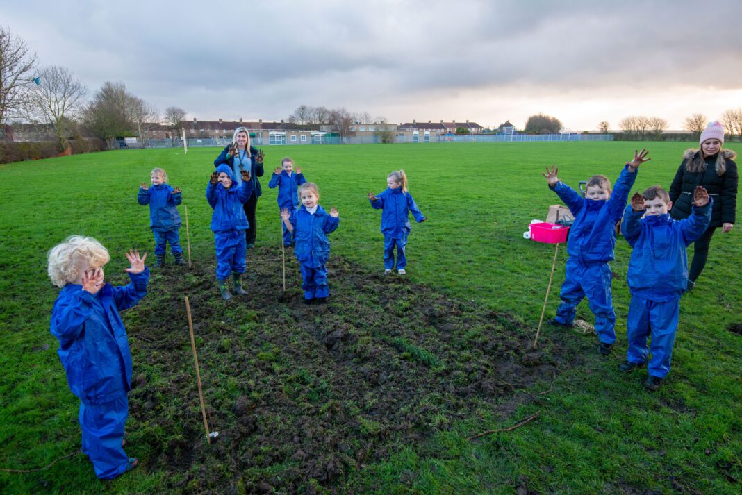 Exploring Nature: North East School Children Get Closer to the Environment