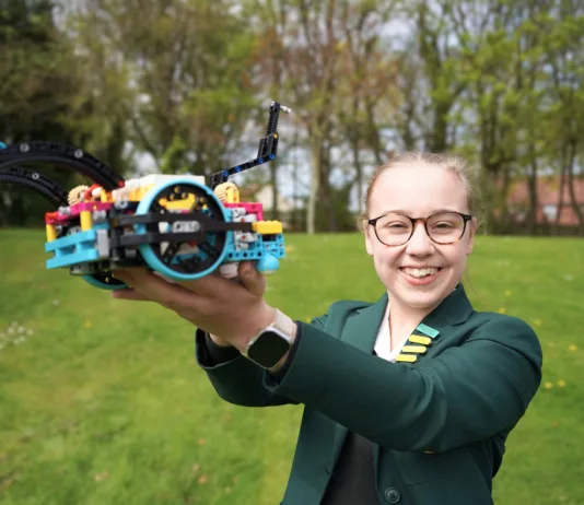Durham High Students Reach National Robotics Final with ‘Flo’ Durham High Students Reach National Robotics Final with ‘Flo’
