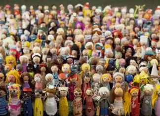 Thousands of Peg Dolls to Go on Display for Stockton and Darlington Railway Celebrations Thousands of Peg Dolls to Go on Display for Stockton and Darlington Railway Celebrations