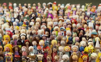 Thousands of Peg Dolls to Go on Display for Stockton and Darlington Railway Celebrations Thousands of Peg Dolls to Go on Display for Stockton and Darlington Railway Celebrations